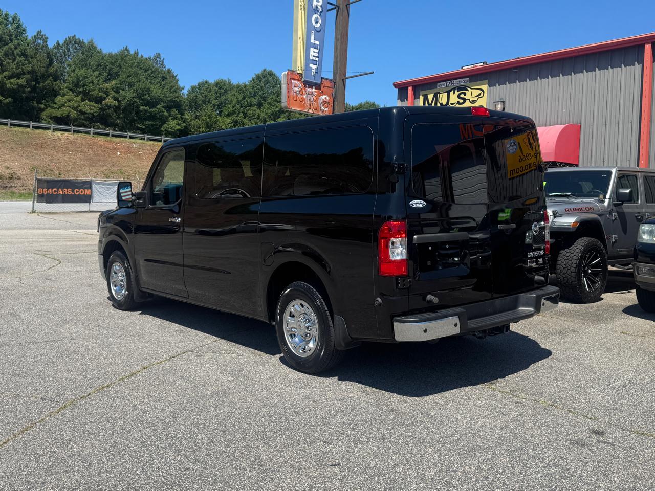 Nissan NV Passenger  2015