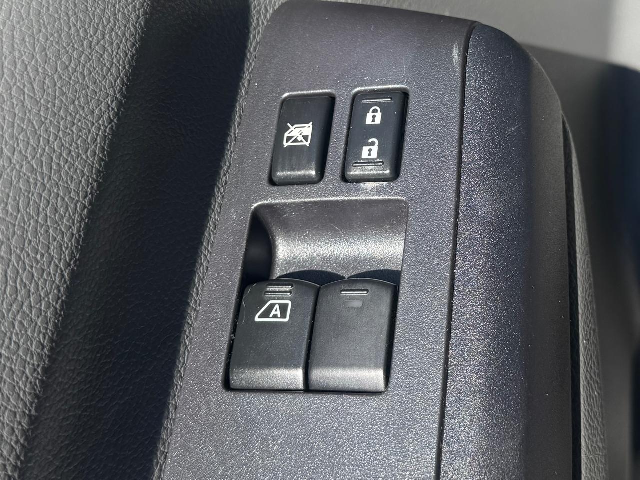 Nissan NV Passenger  2015