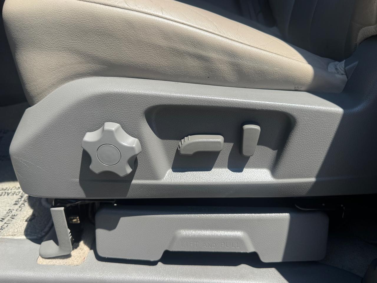 Nissan NV Passenger  2015