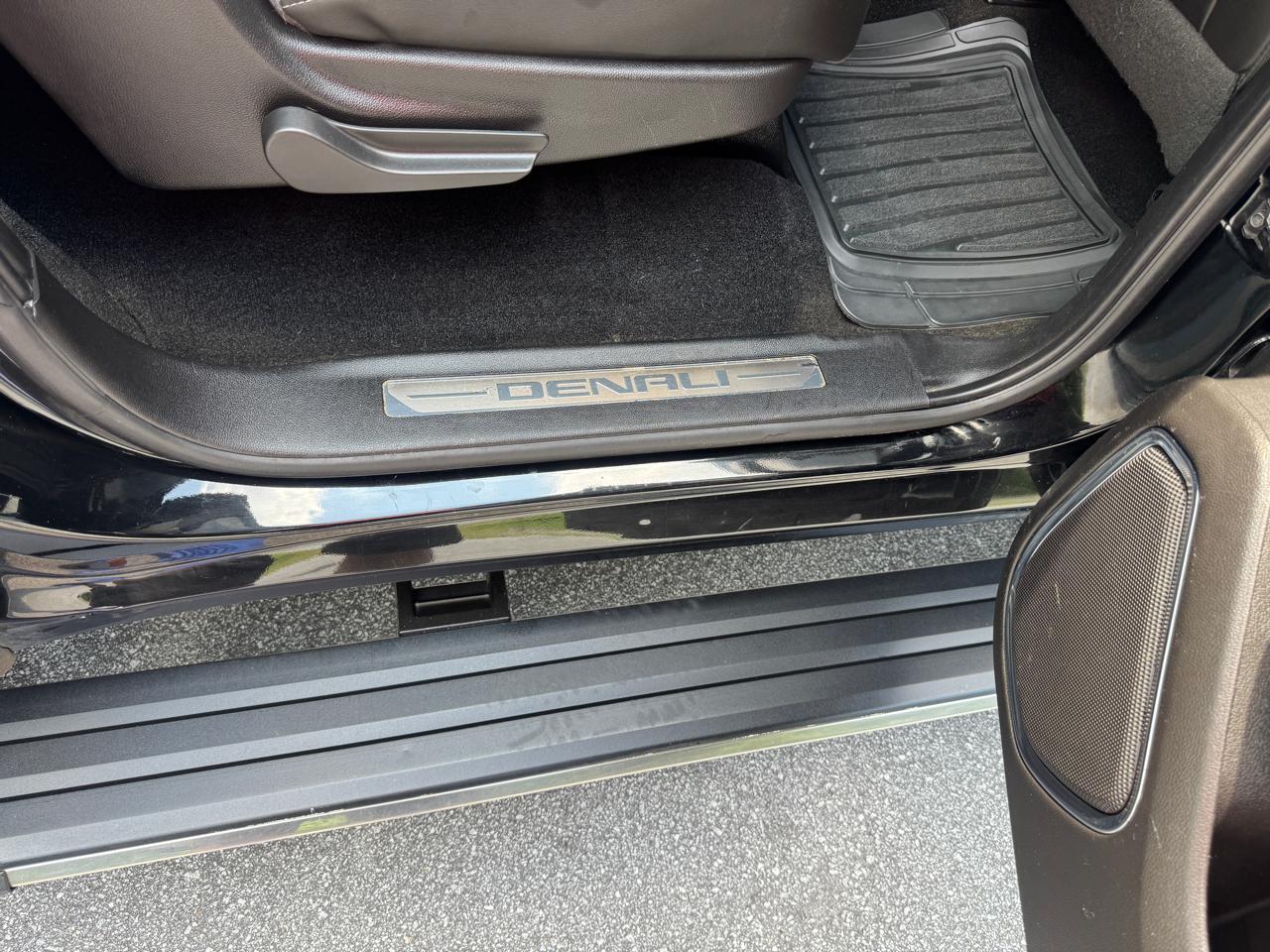 GMC Yukon XL Denali 4WD 2018
