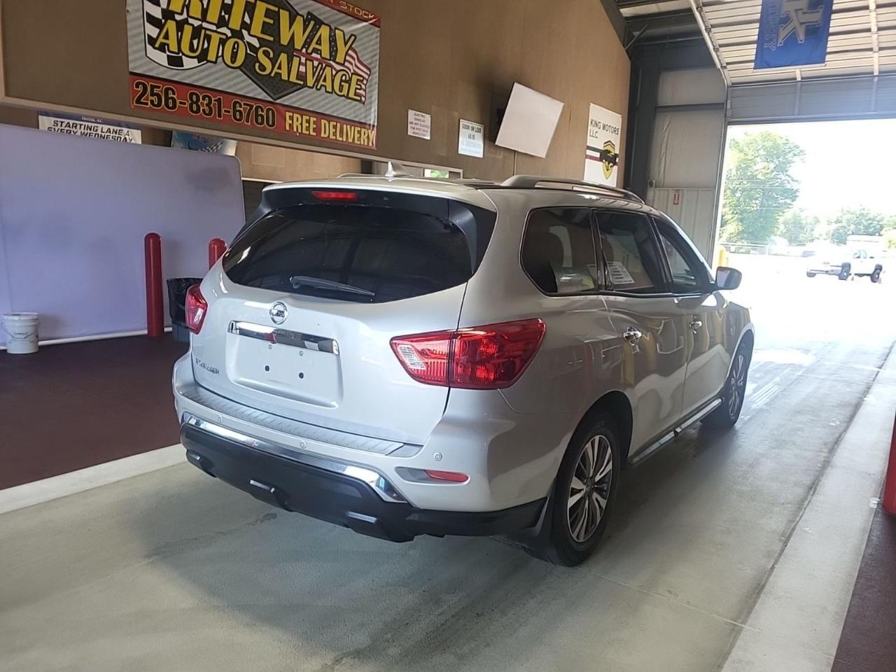 Nissan Pathfinder S 2020
