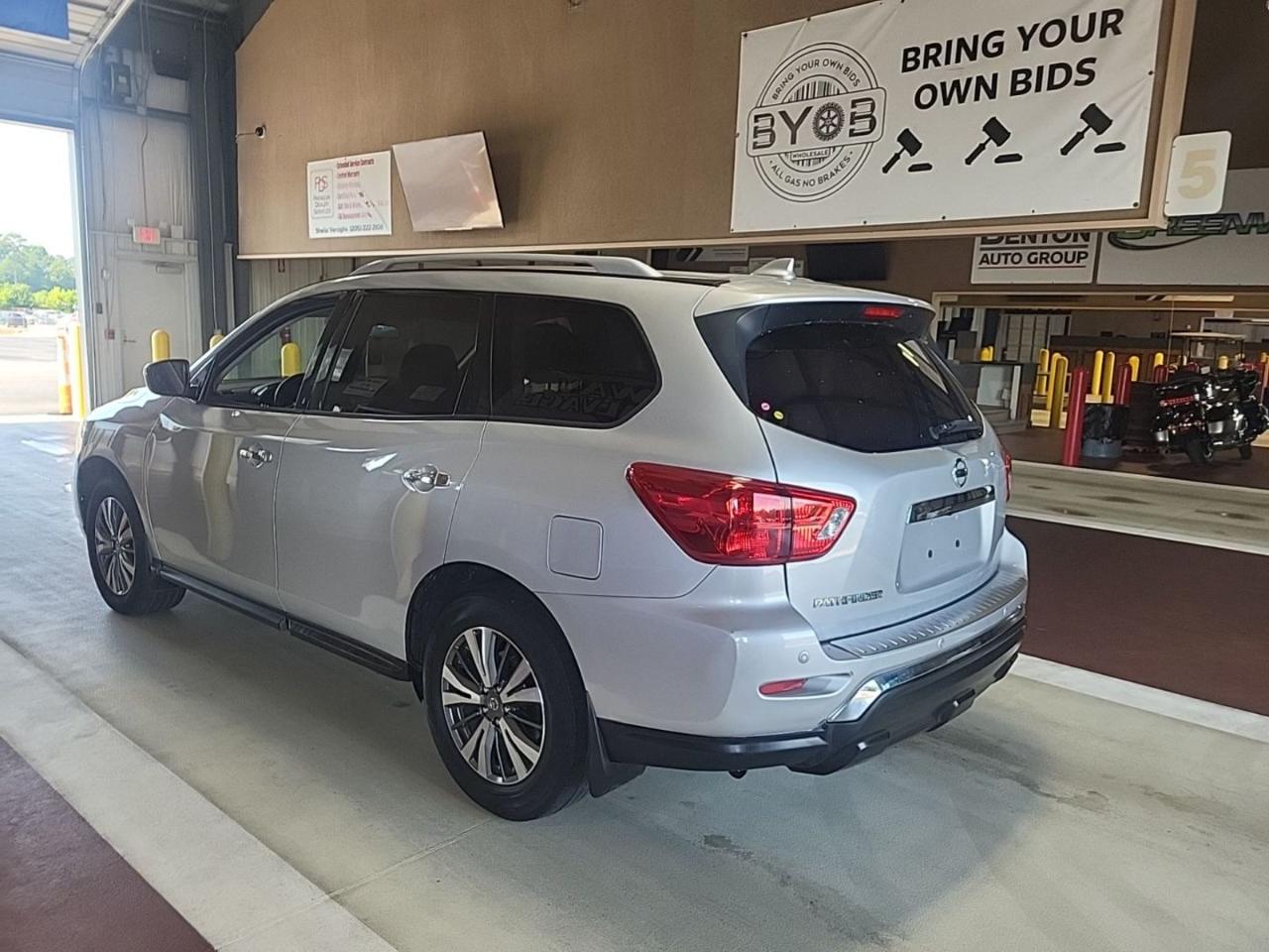 Nissan Pathfinder S 2020