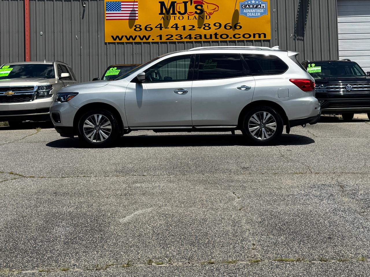 Nissan Pathfinder S 2020