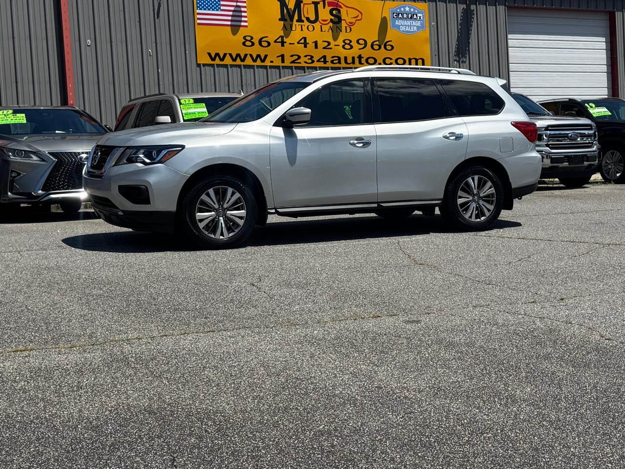 Nissan Pathfinder S 2020