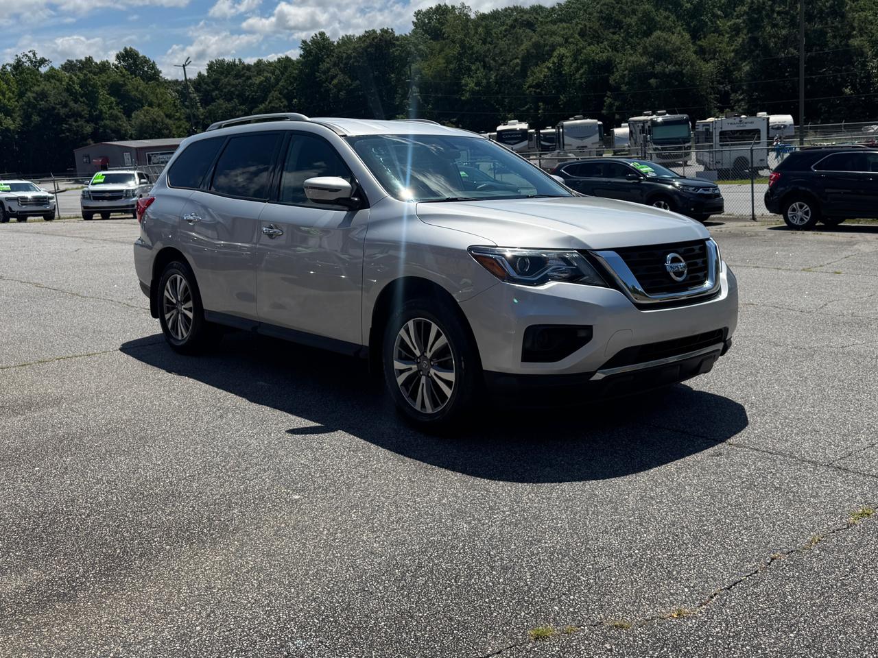 Nissan Pathfinder S 2020