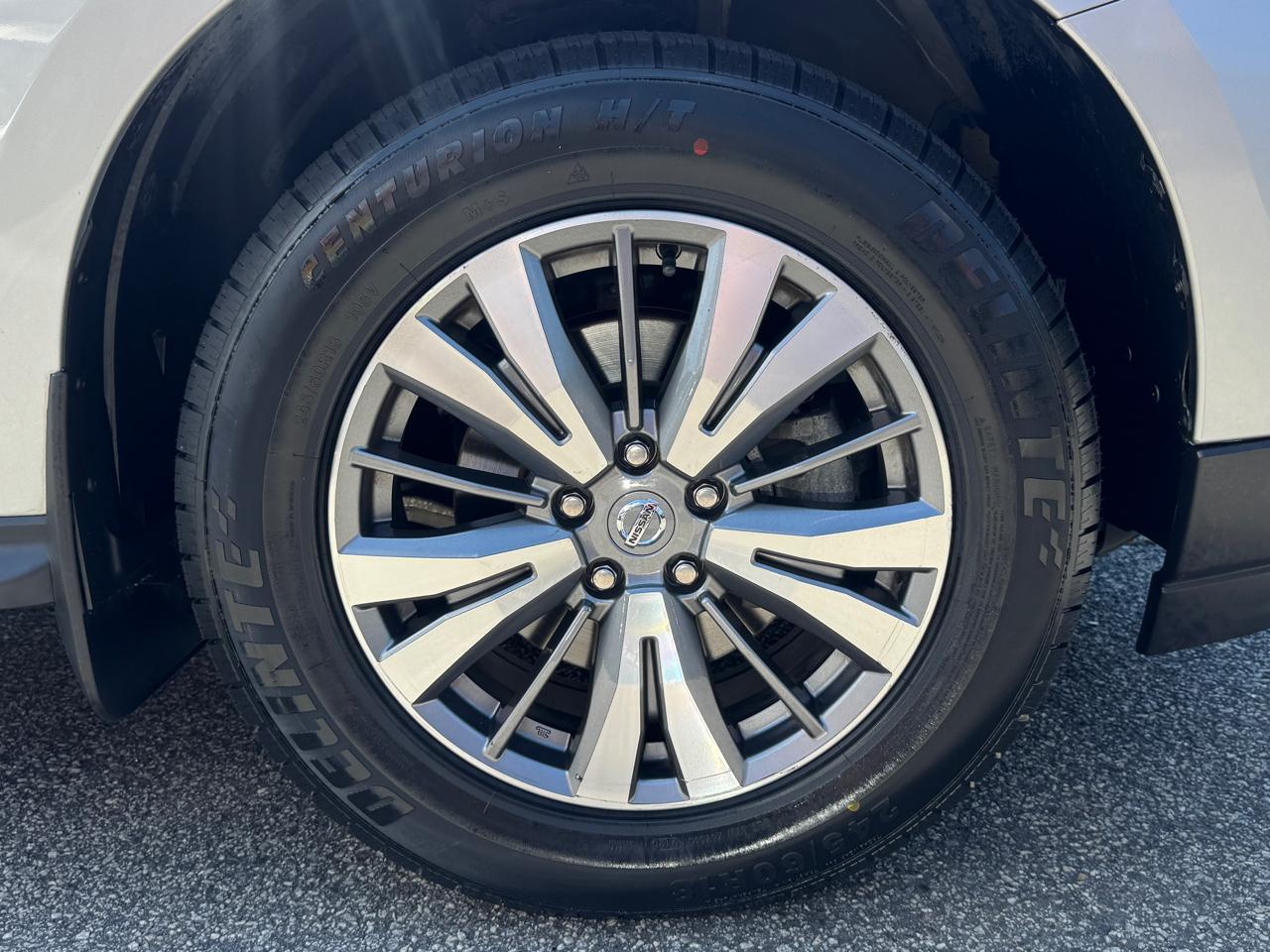 Nissan Pathfinder S 2020