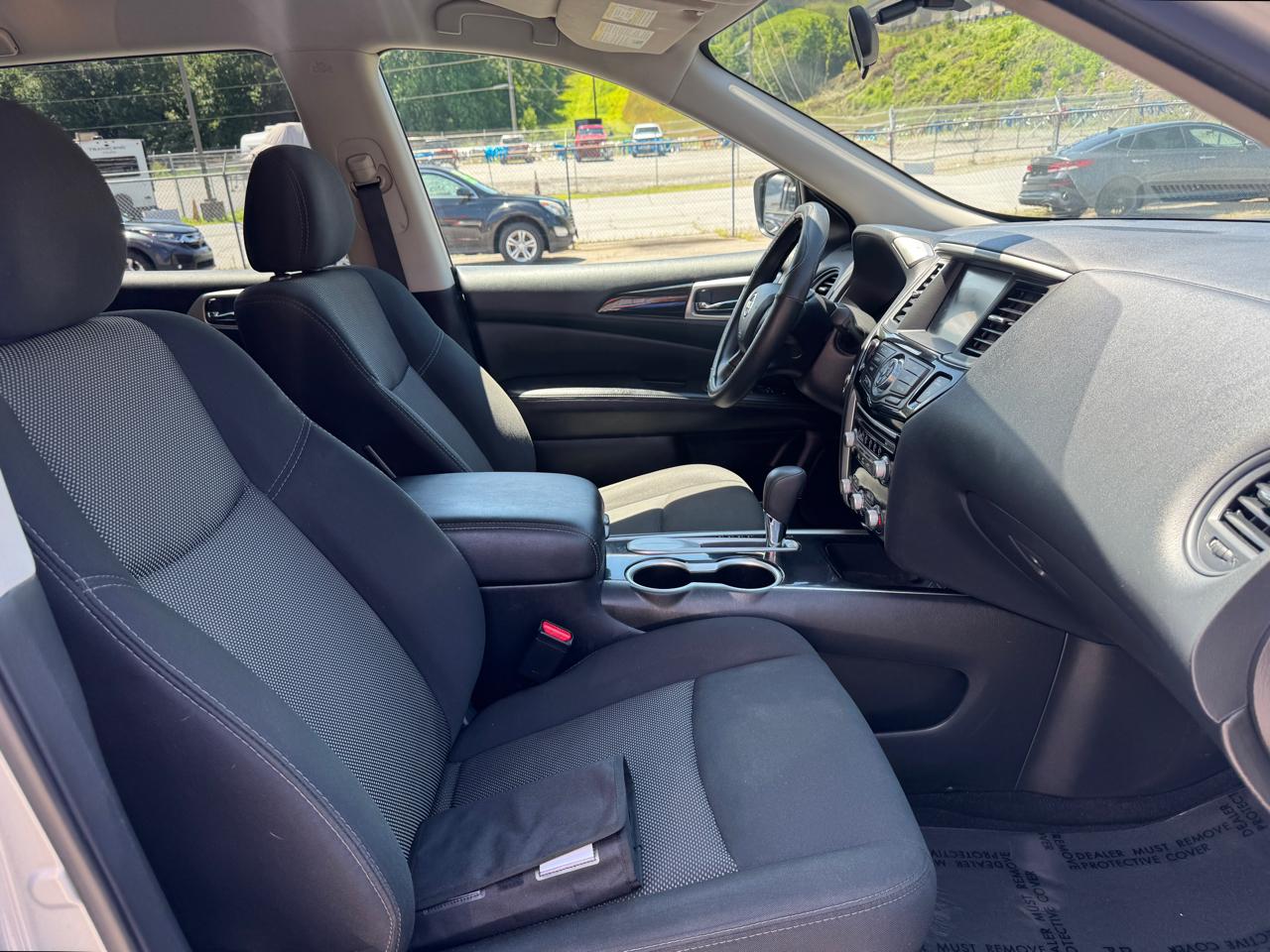 Nissan Pathfinder S 2020