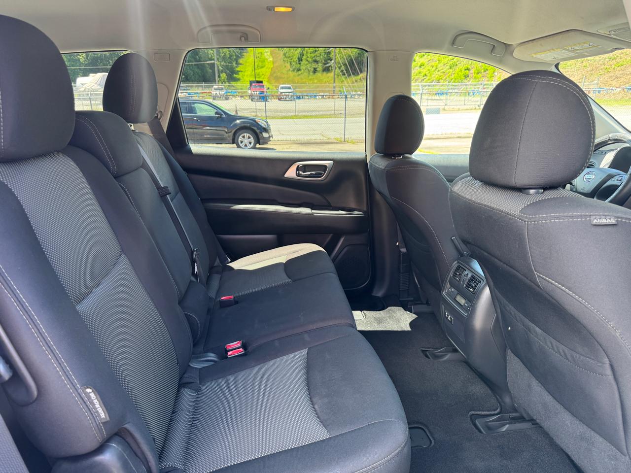 Nissan Pathfinder S 2020