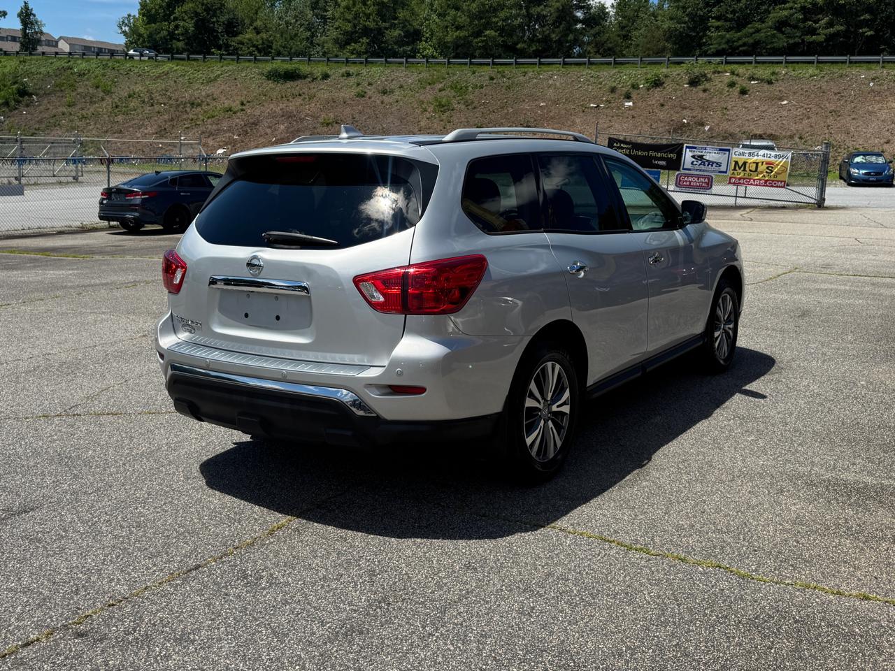 Nissan Pathfinder S 2020
