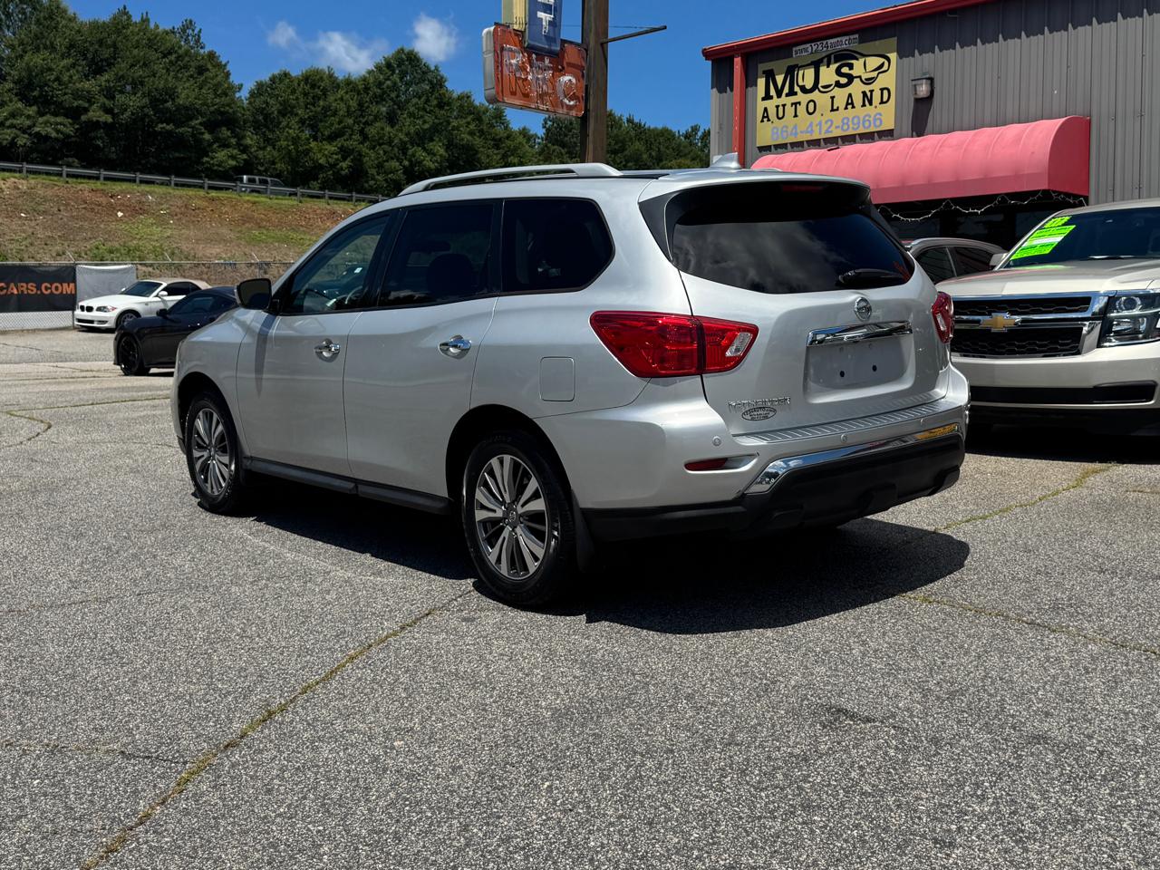 Nissan Pathfinder S 2020