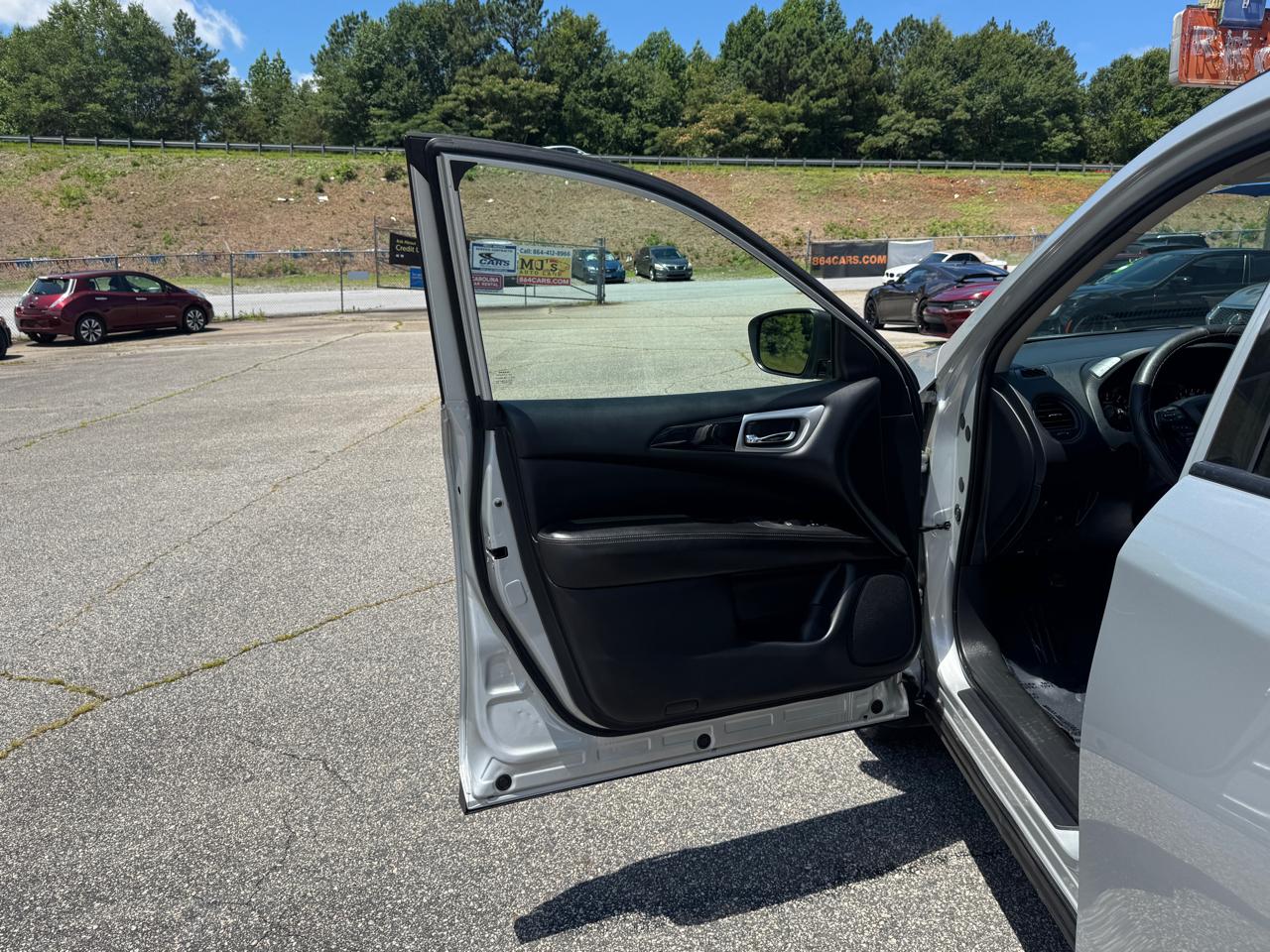 Nissan Pathfinder S 2020