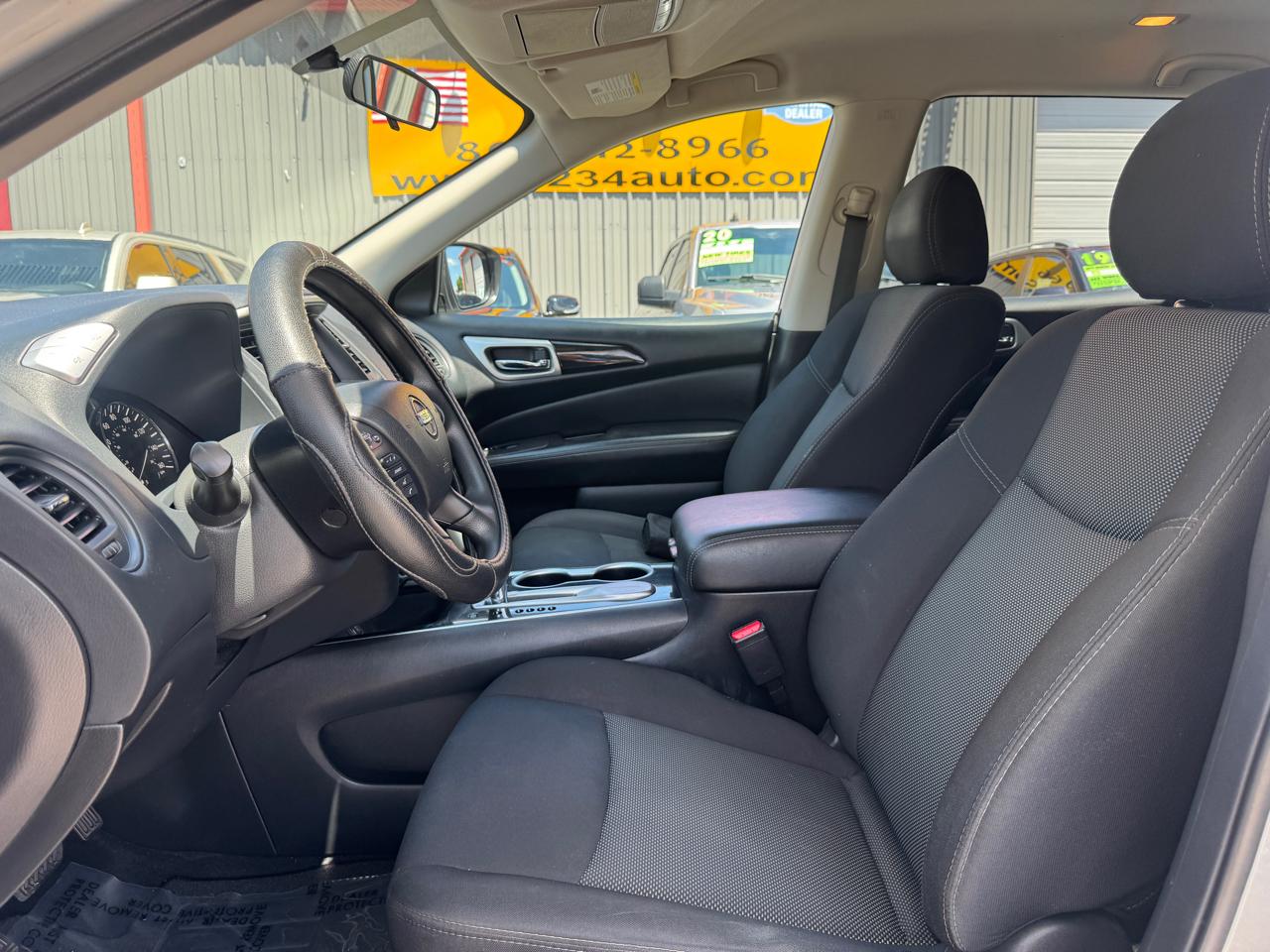 Nissan Pathfinder S 2020