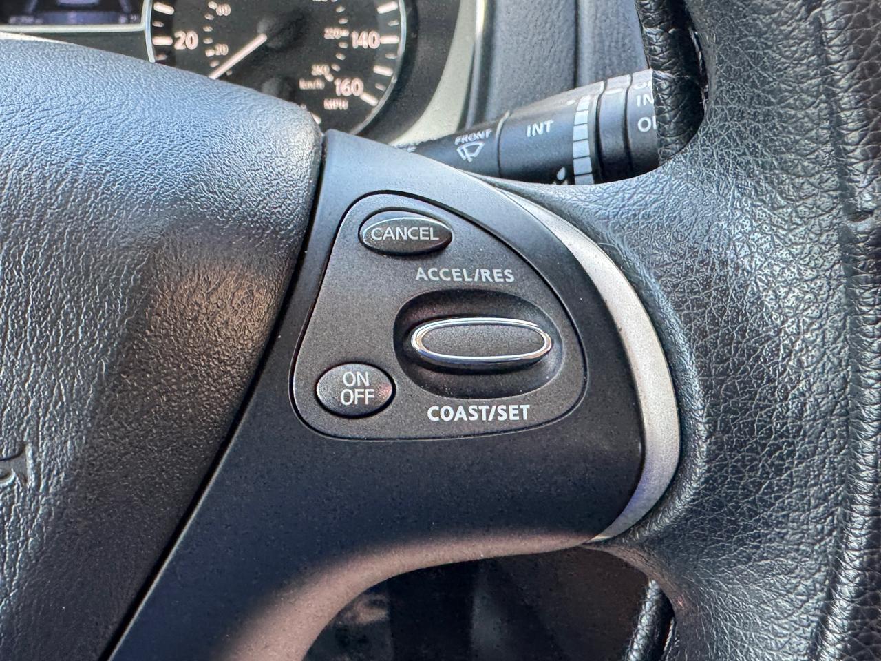 Nissan Pathfinder S 2020