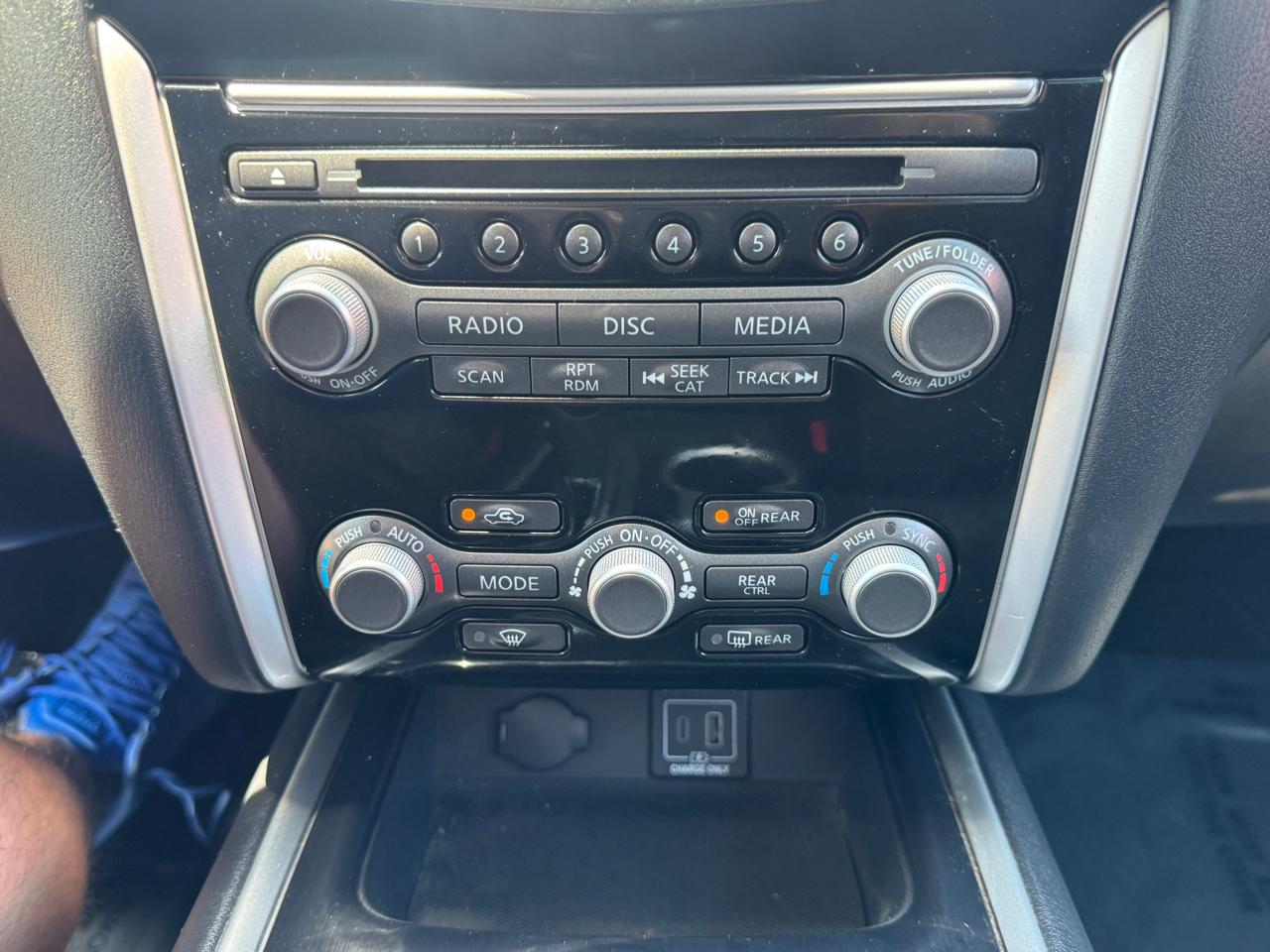 Nissan Pathfinder S 2020