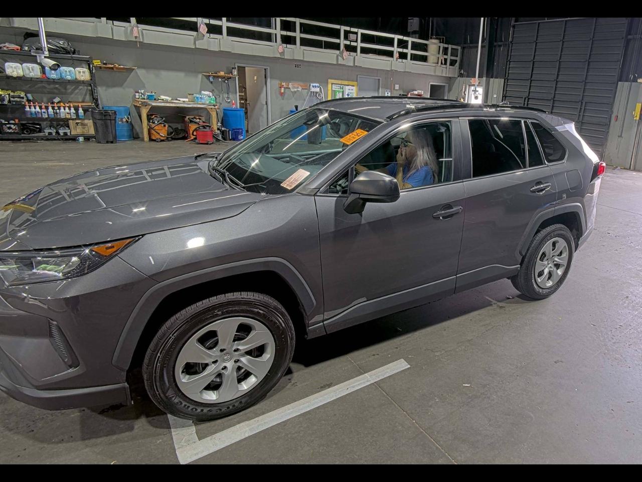 Toyota RAV4 LE 2021