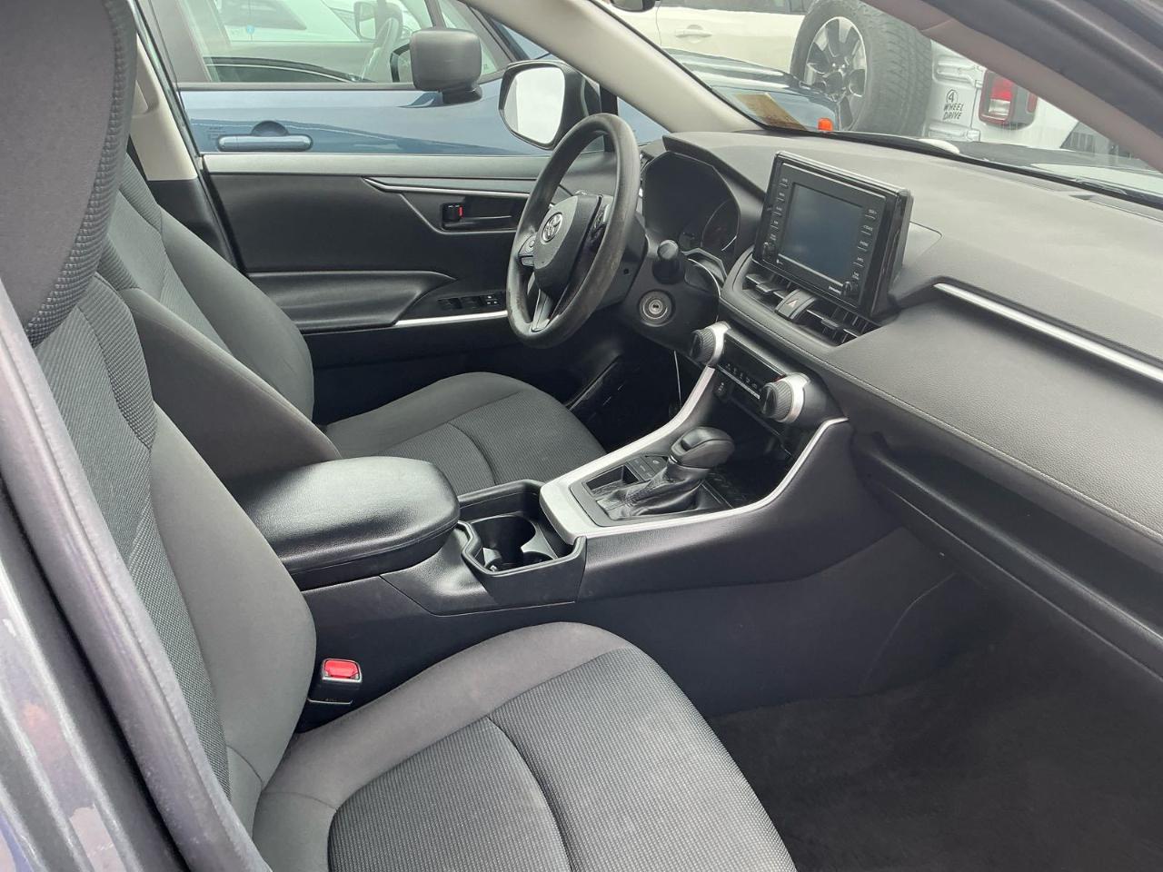 Toyota RAV4 LE 2021