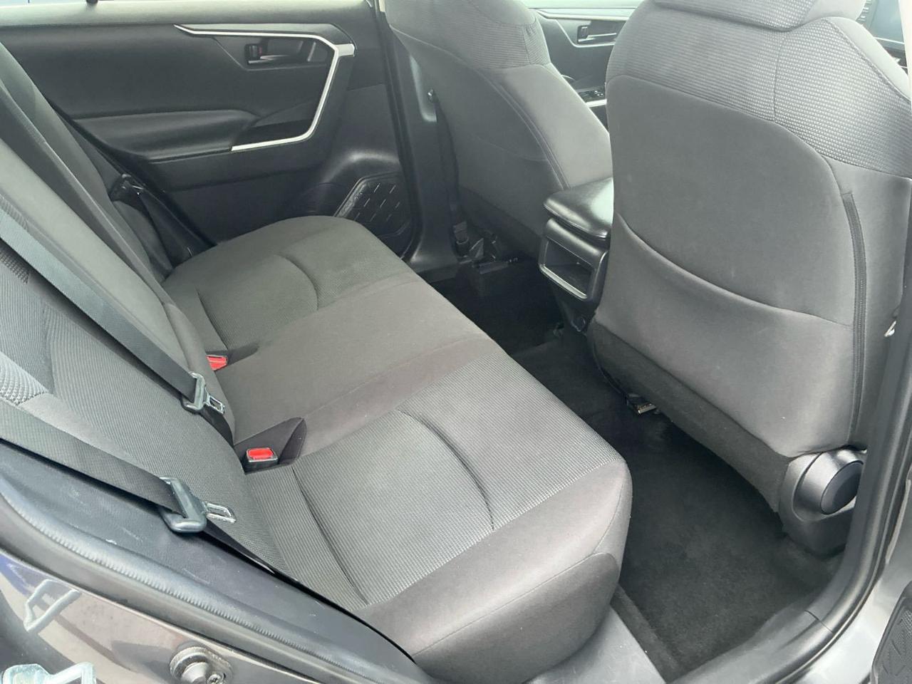 Toyota RAV4 LE 2021