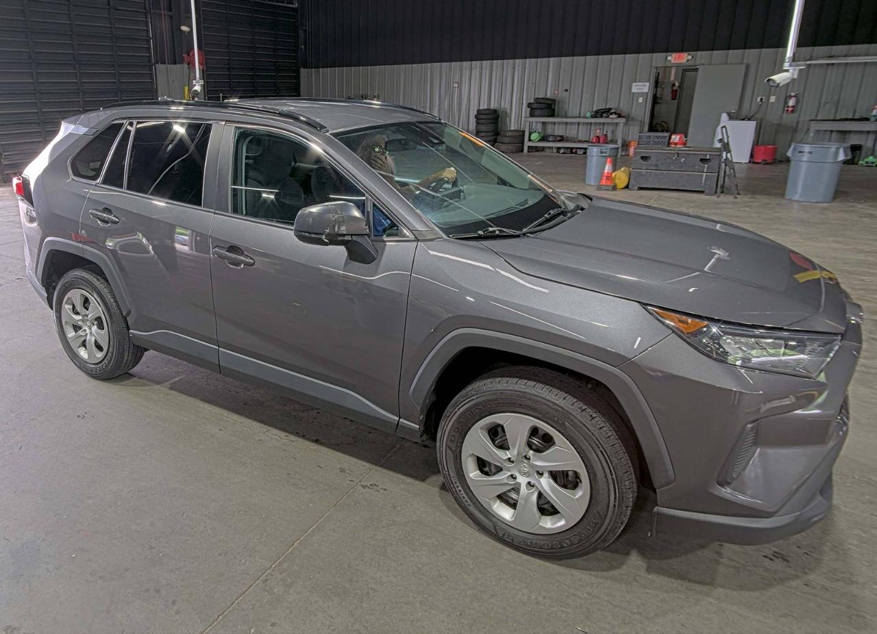 Toyota RAV4 LE 2021