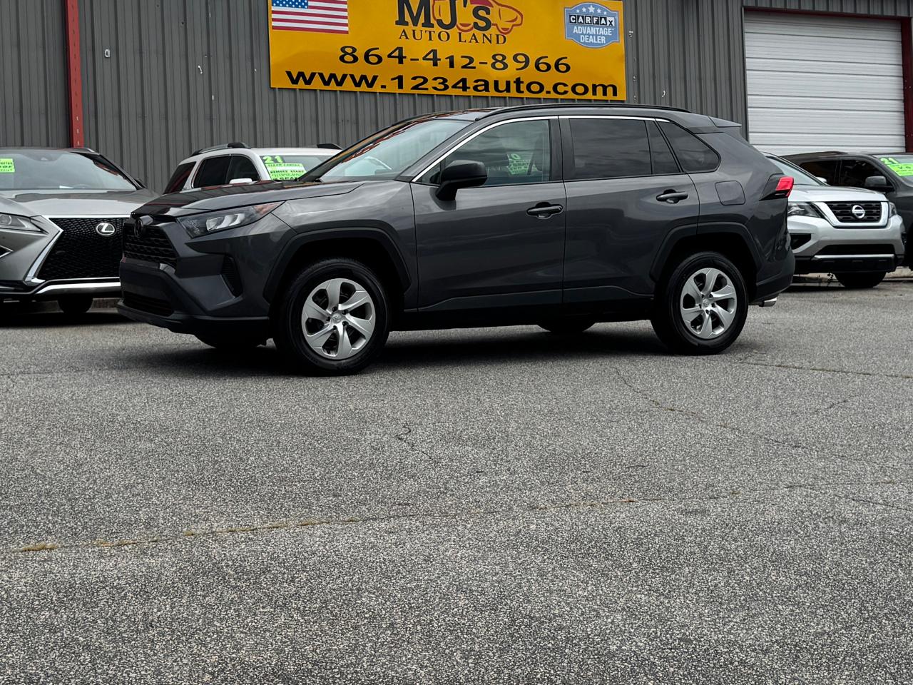 Toyota RAV4 LE 2021