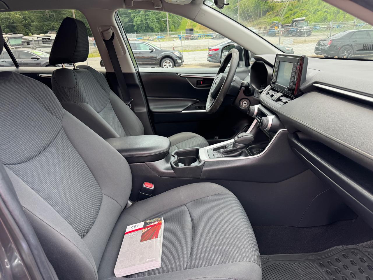 Toyota RAV4 LE 2021