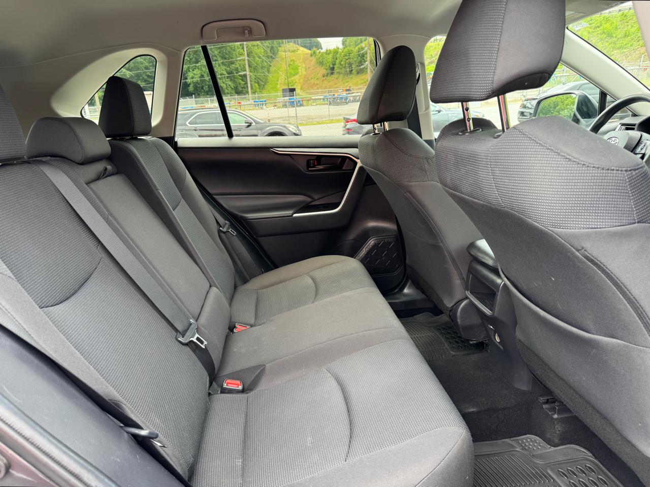 Toyota RAV4 LE 2021