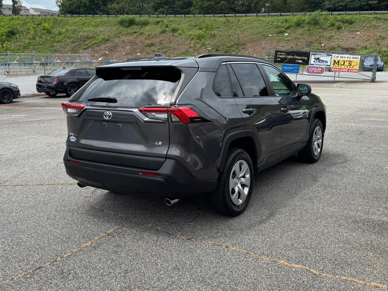 Toyota RAV4 LE 2021