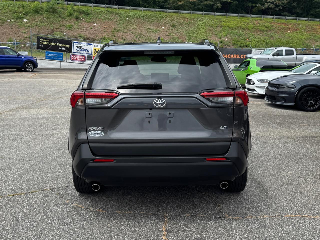 Toyota RAV4 LE 2021