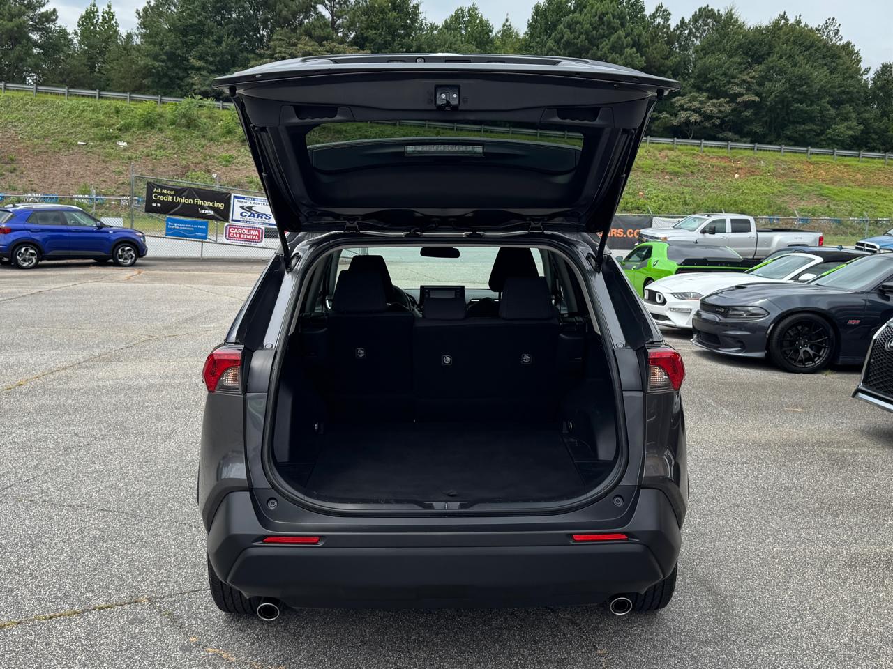 Toyota RAV4 LE 2021