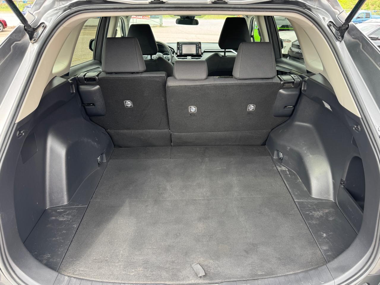 Toyota RAV4 LE 2021