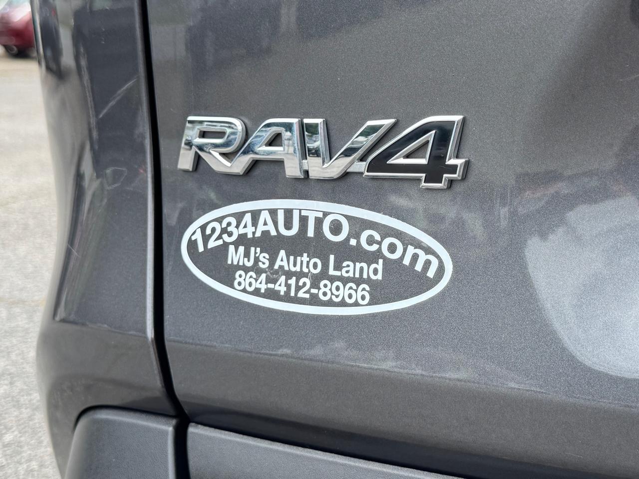 Toyota RAV4 LE 2021
