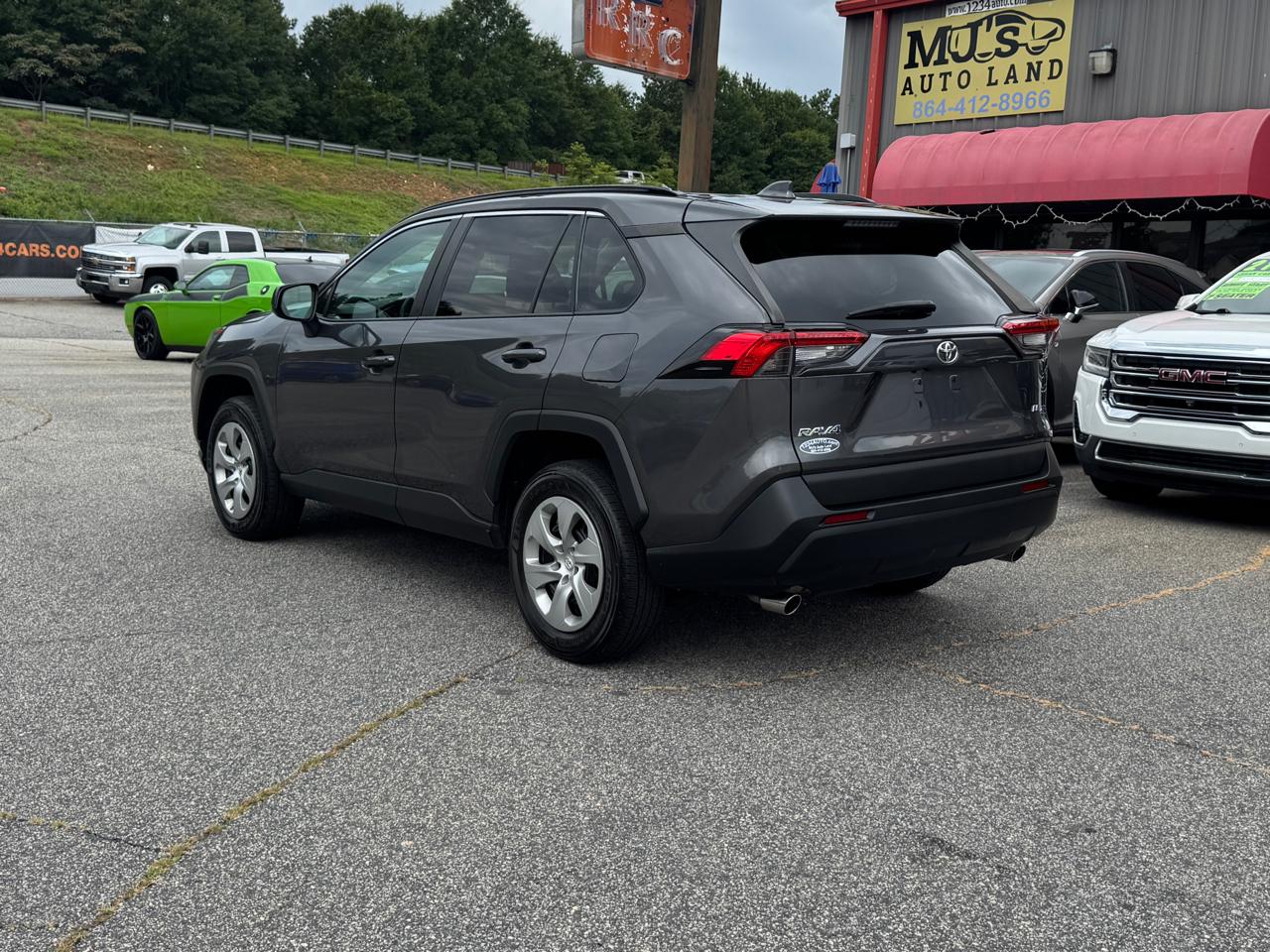 Toyota RAV4 LE 2021