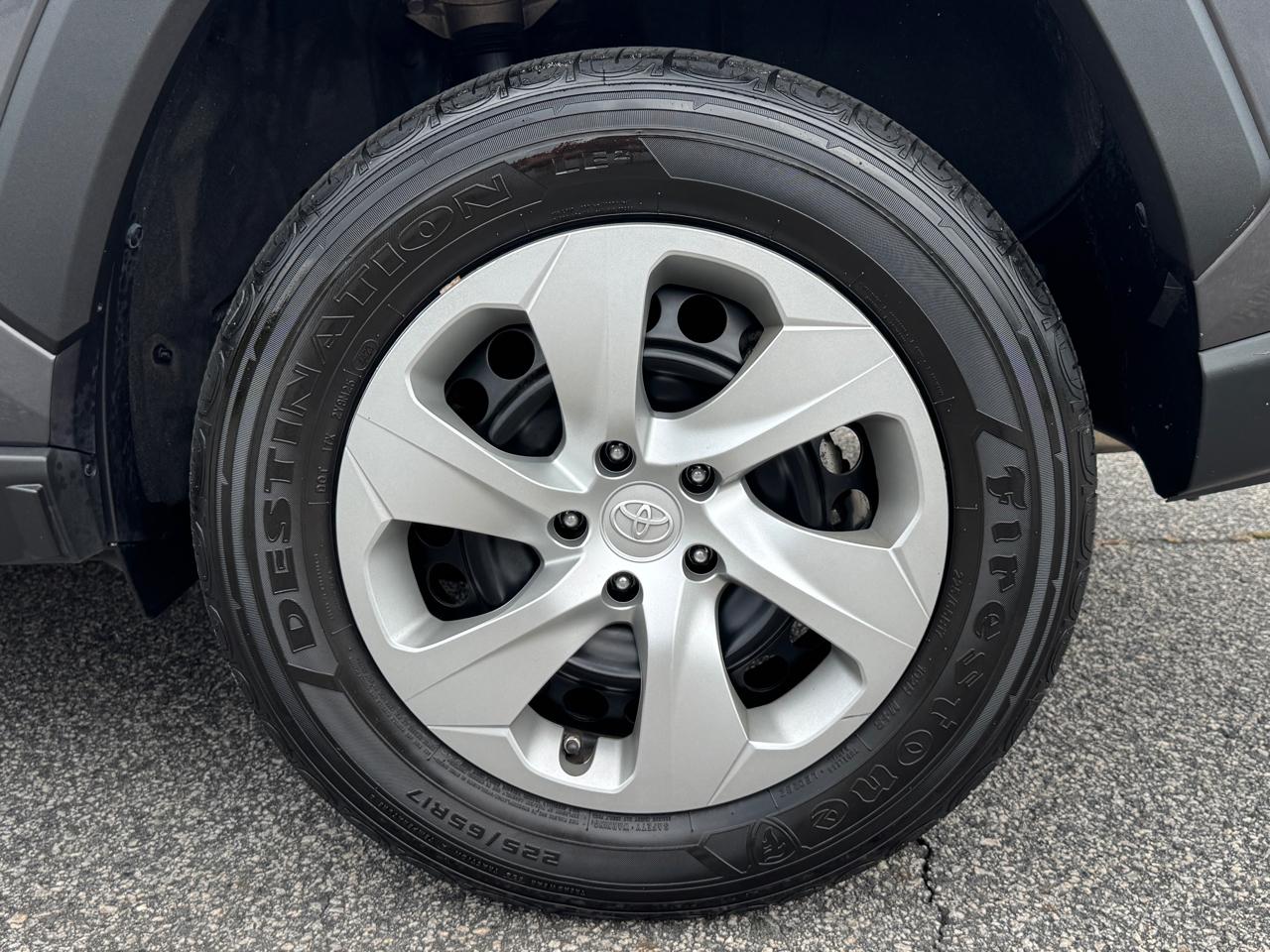 Toyota RAV4 LE 2021