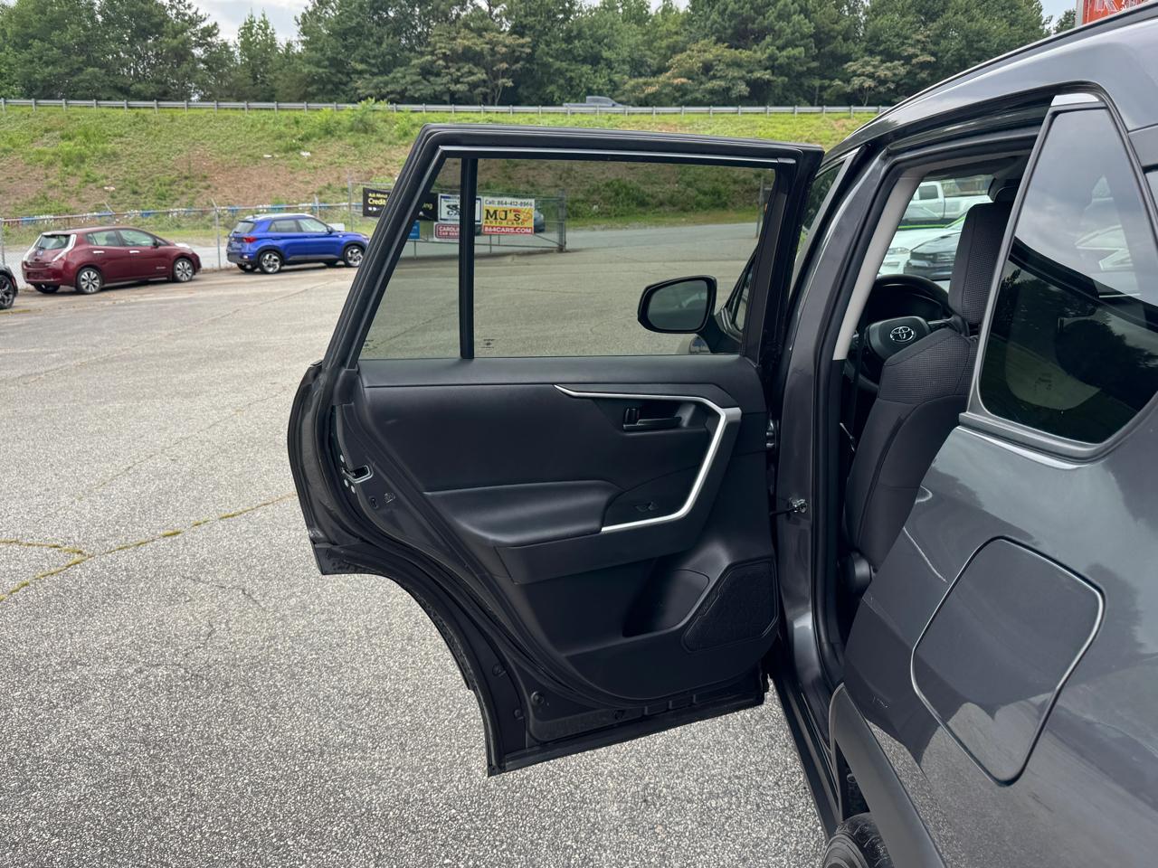 Toyota RAV4 LE 2021