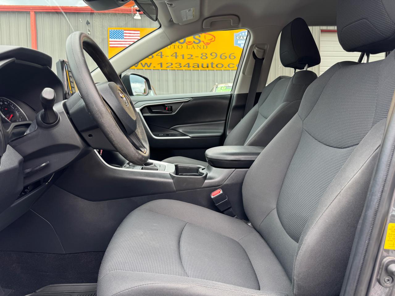 Toyota RAV4 LE 2021