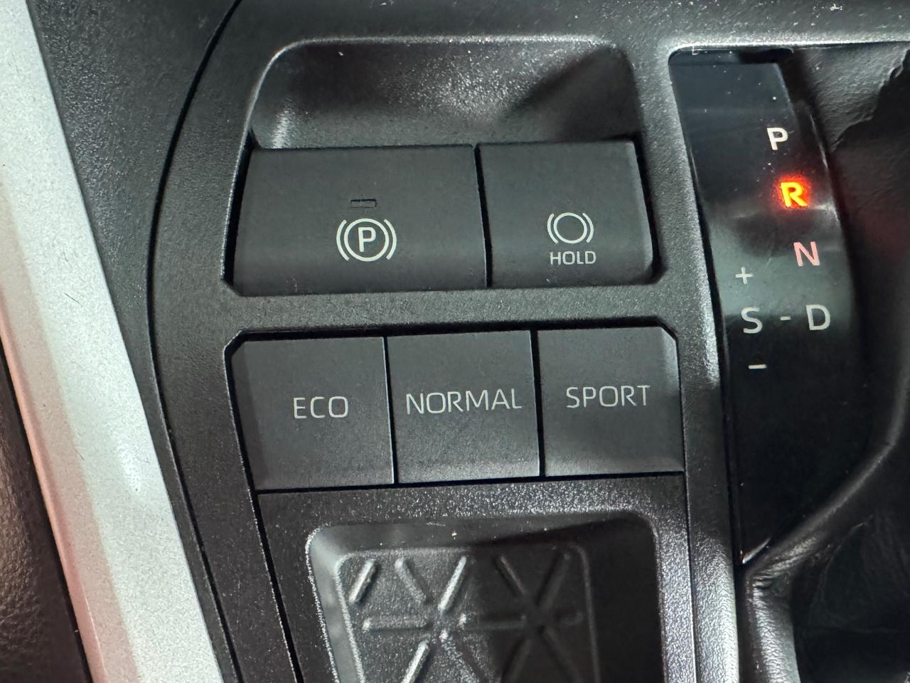 Toyota RAV4 LE 2021