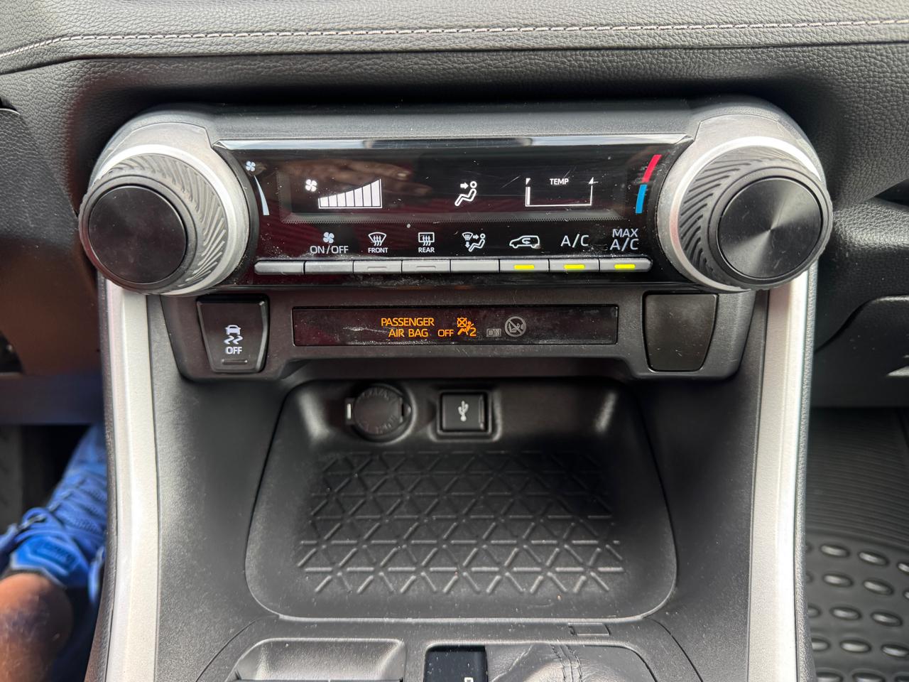 Toyota RAV4 LE 2021