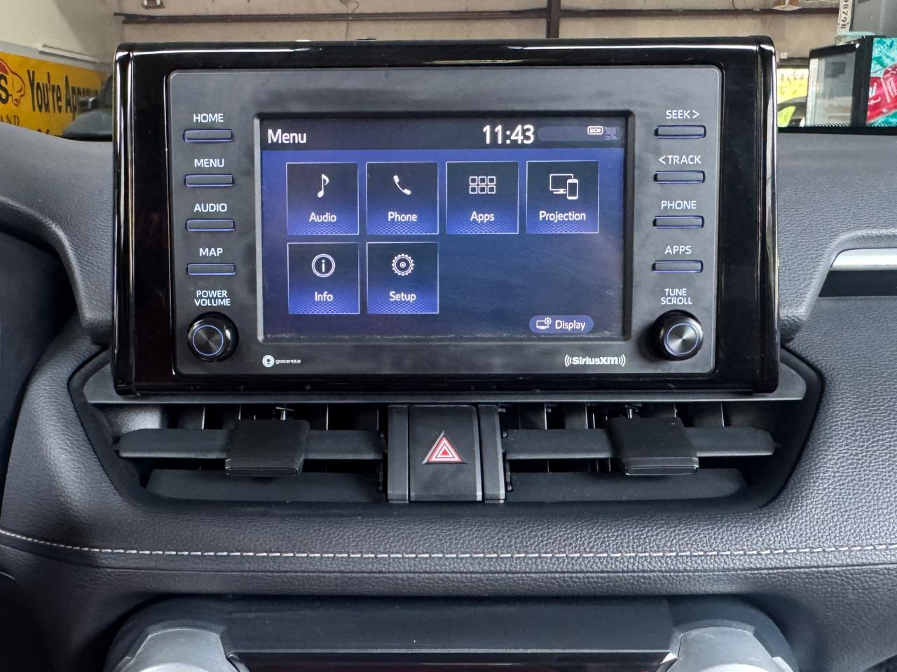 Toyota RAV4 LE 2021