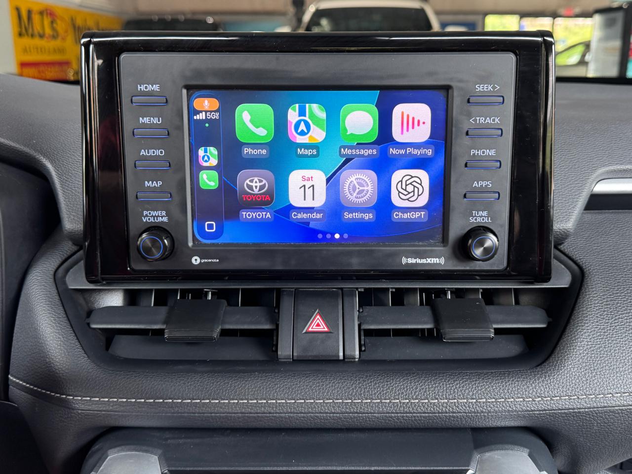 Toyota RAV4 LE 2021