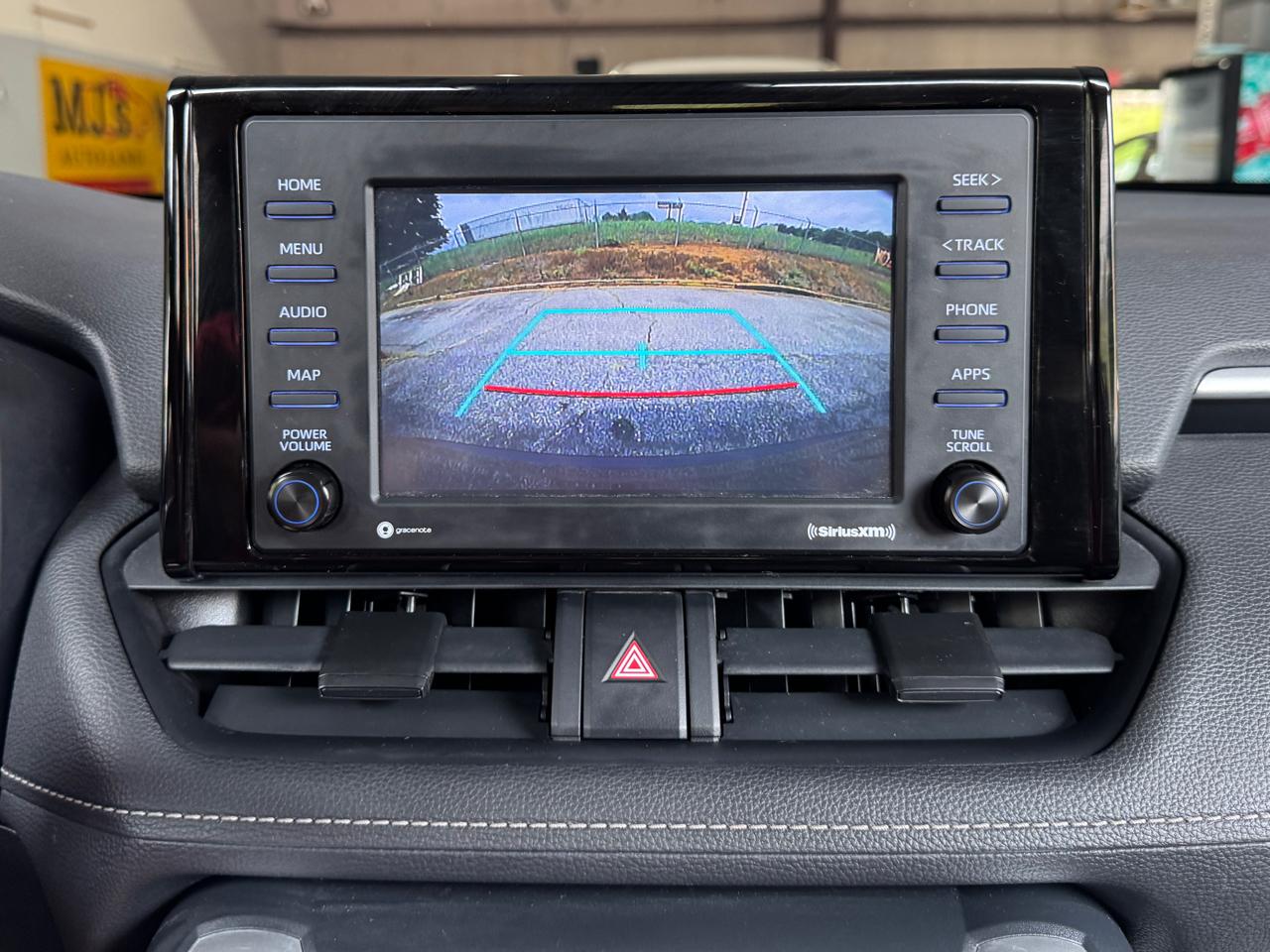 Toyota RAV4 LE 2021