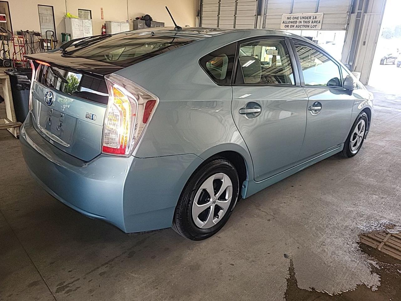 Toyota Prius Two 2015