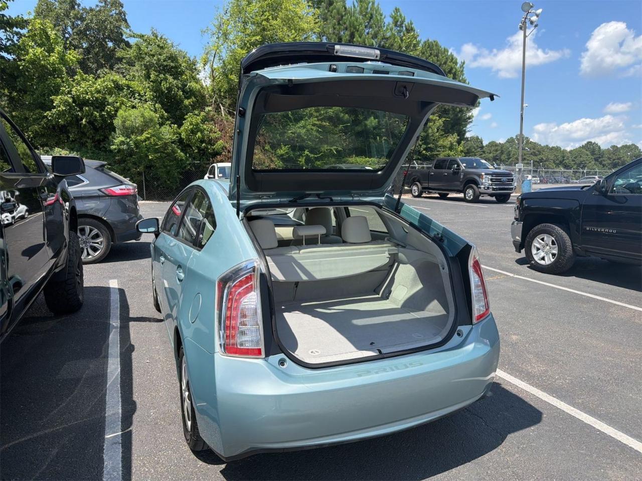 Toyota Prius Two 2015