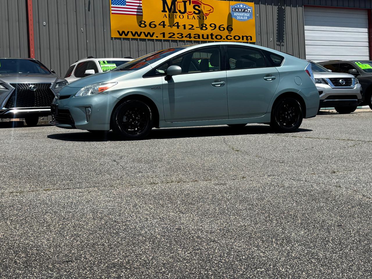 Toyota Prius Two 2015