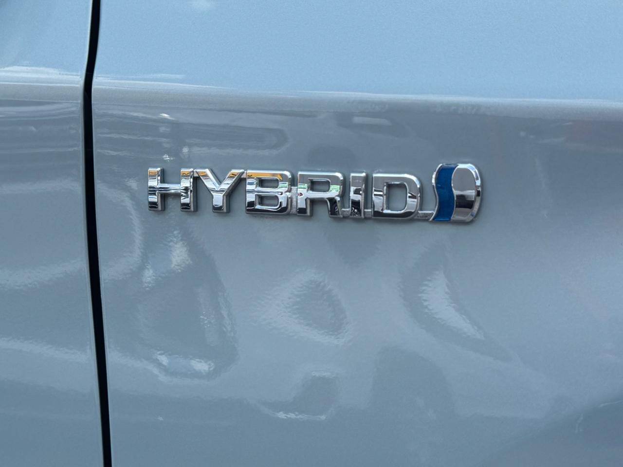 Toyota Prius Two 2015