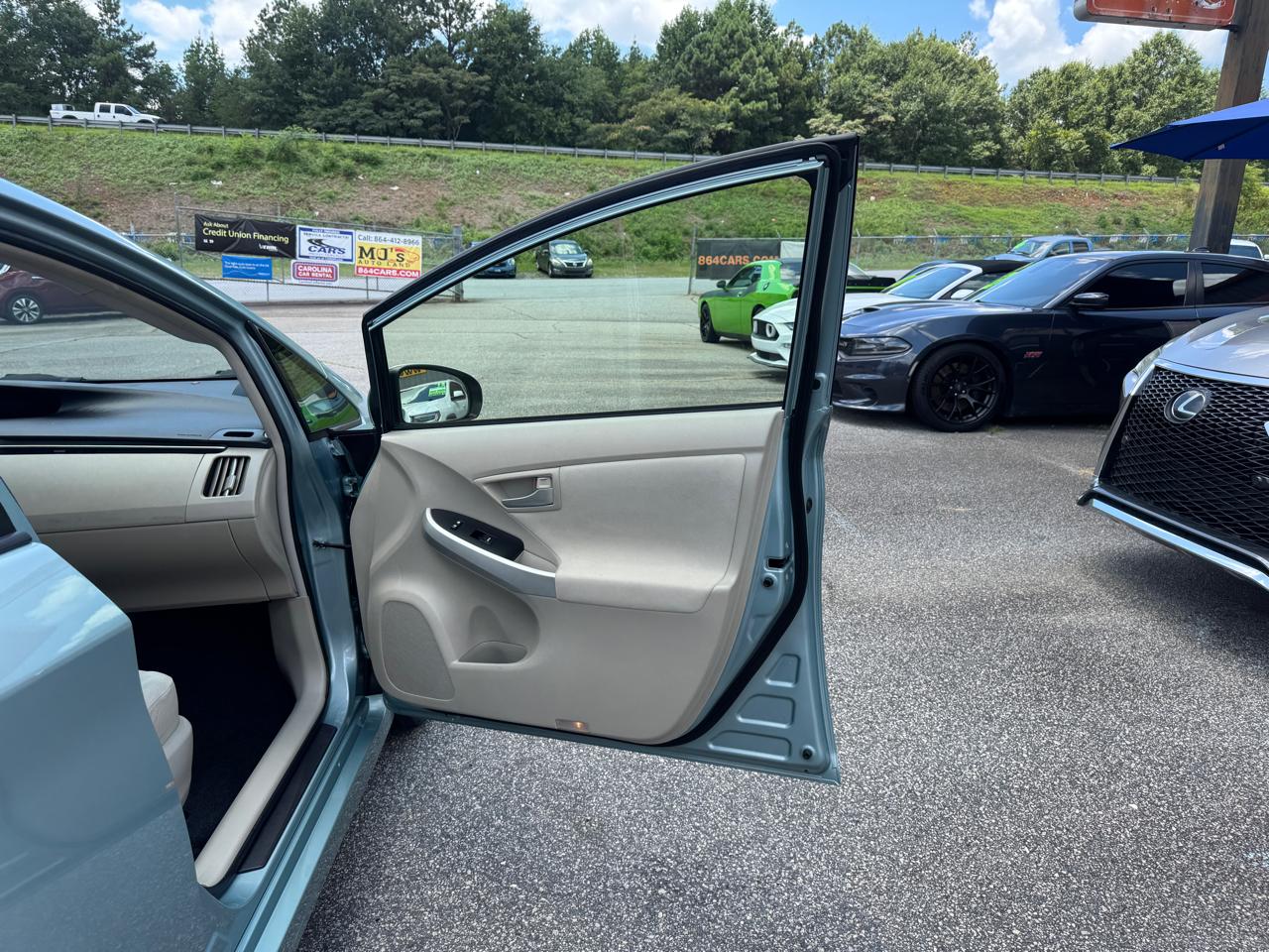 Toyota Prius Two 2015