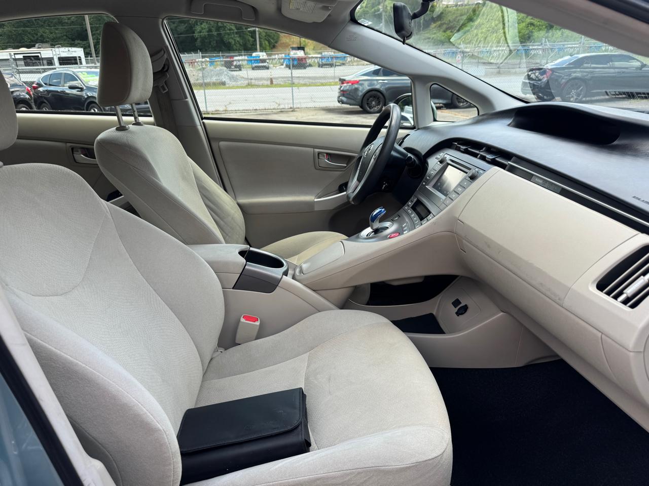 Toyota Prius Two 2015