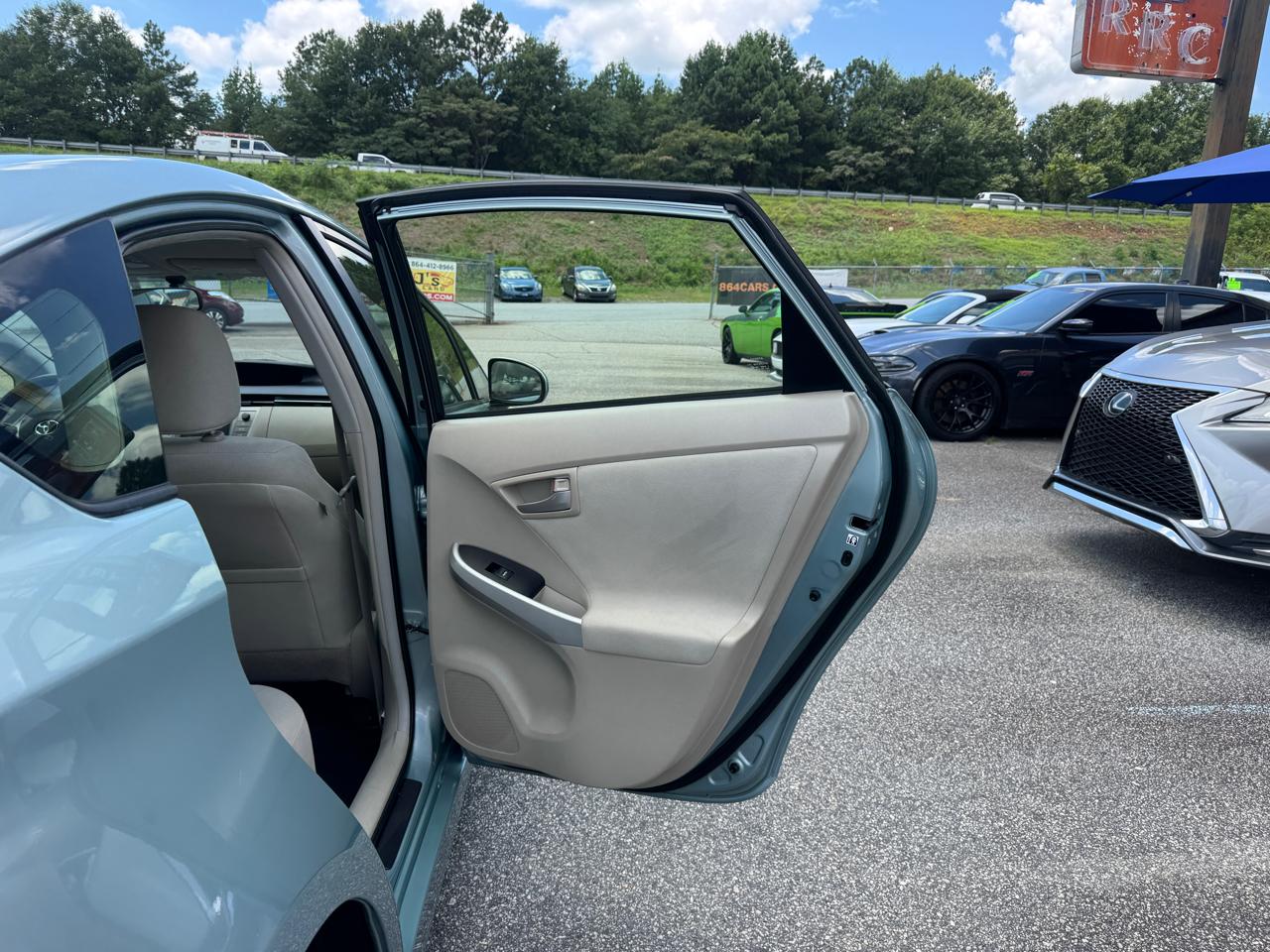 Toyota Prius Two 2015