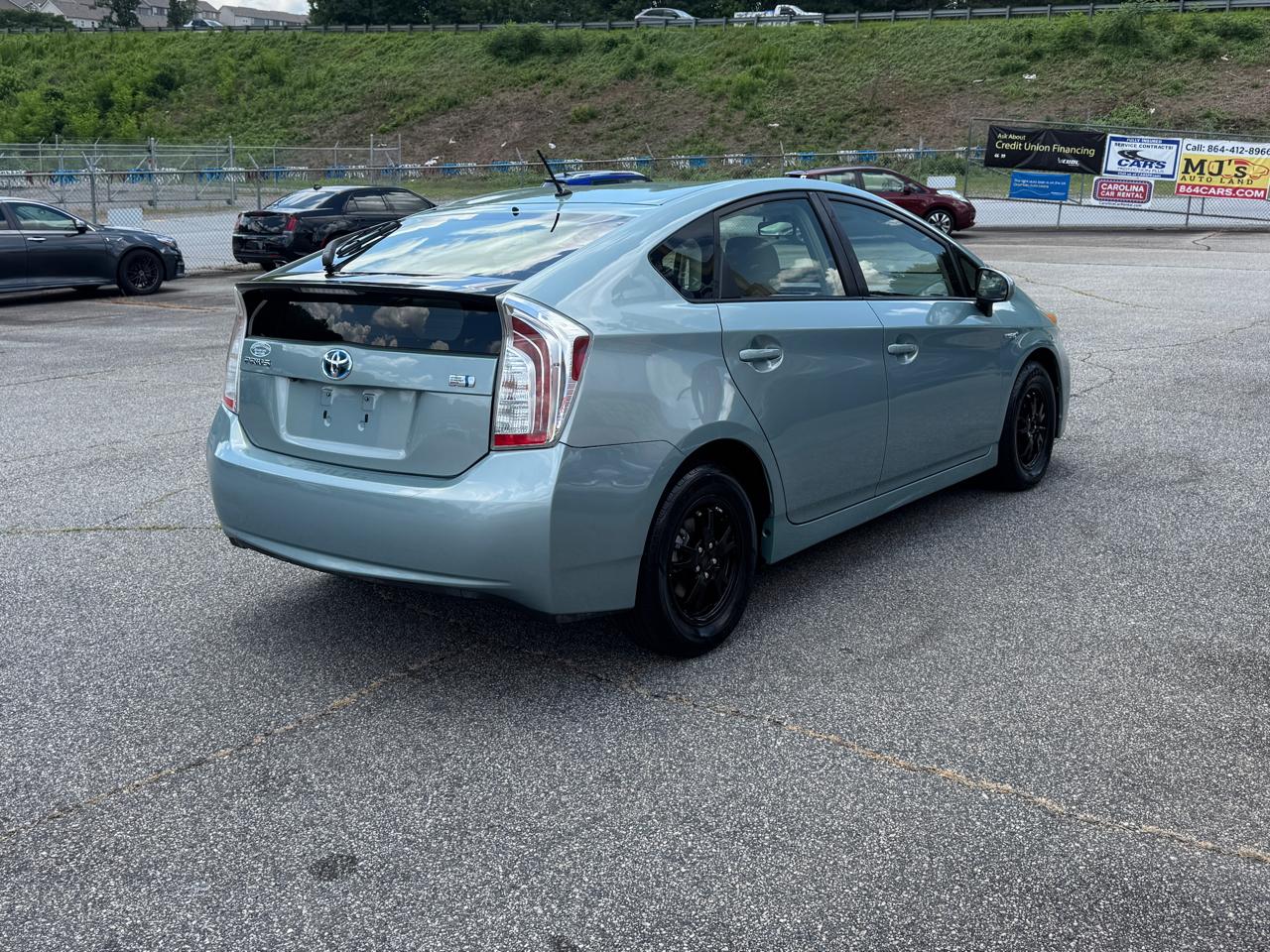 Toyota Prius Two 2015