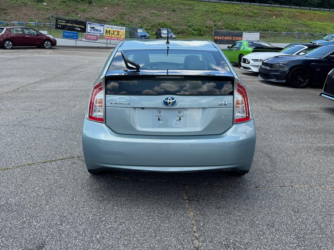 Toyota Prius Two 2015