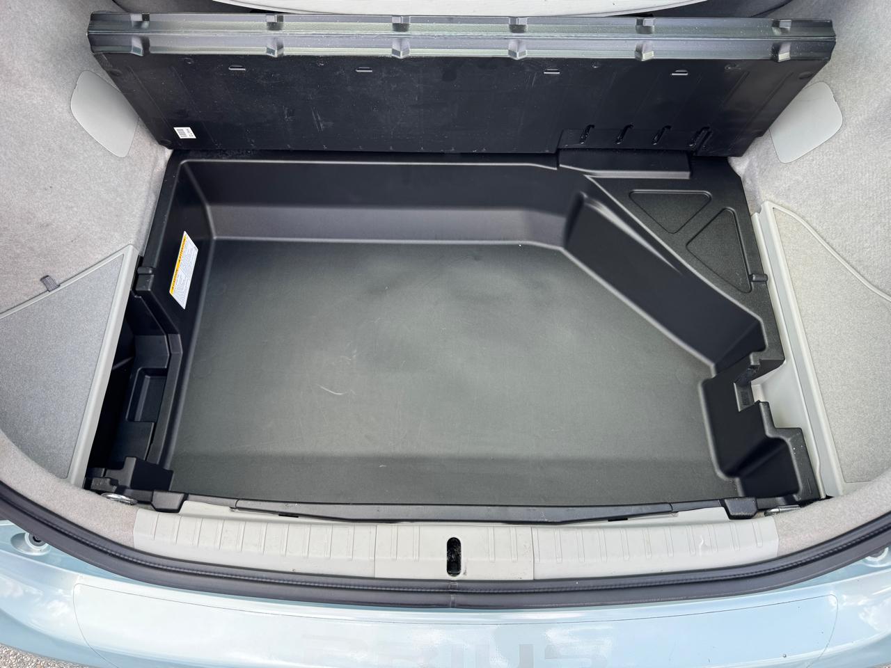 Toyota Prius Two 2015