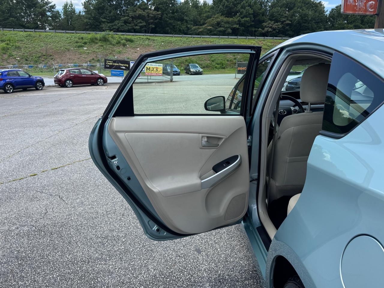 Toyota Prius Two 2015